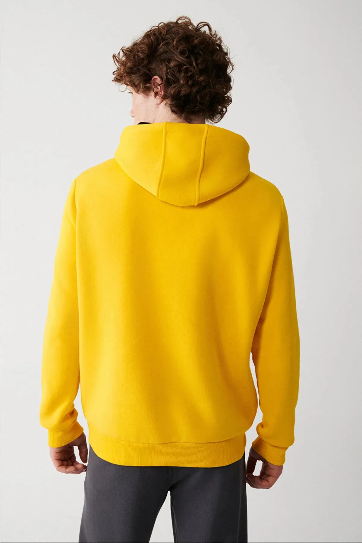 Avva Men's Yellow Hooded With Fleece Inner Collar Sweatshirt