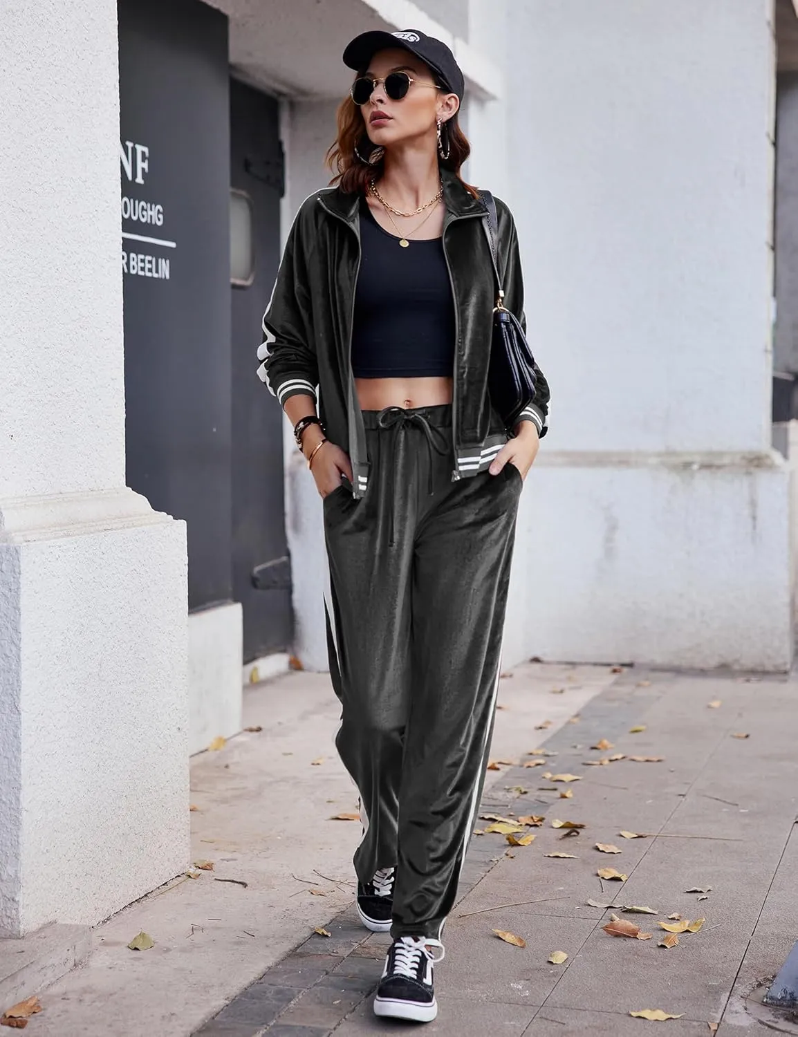 Ekouaer Women's Velvet Velor Tracksuits 2 Piece Lounge Outfits Zip Up Sweatshirt and Sweatpants with Pockets S-3XL