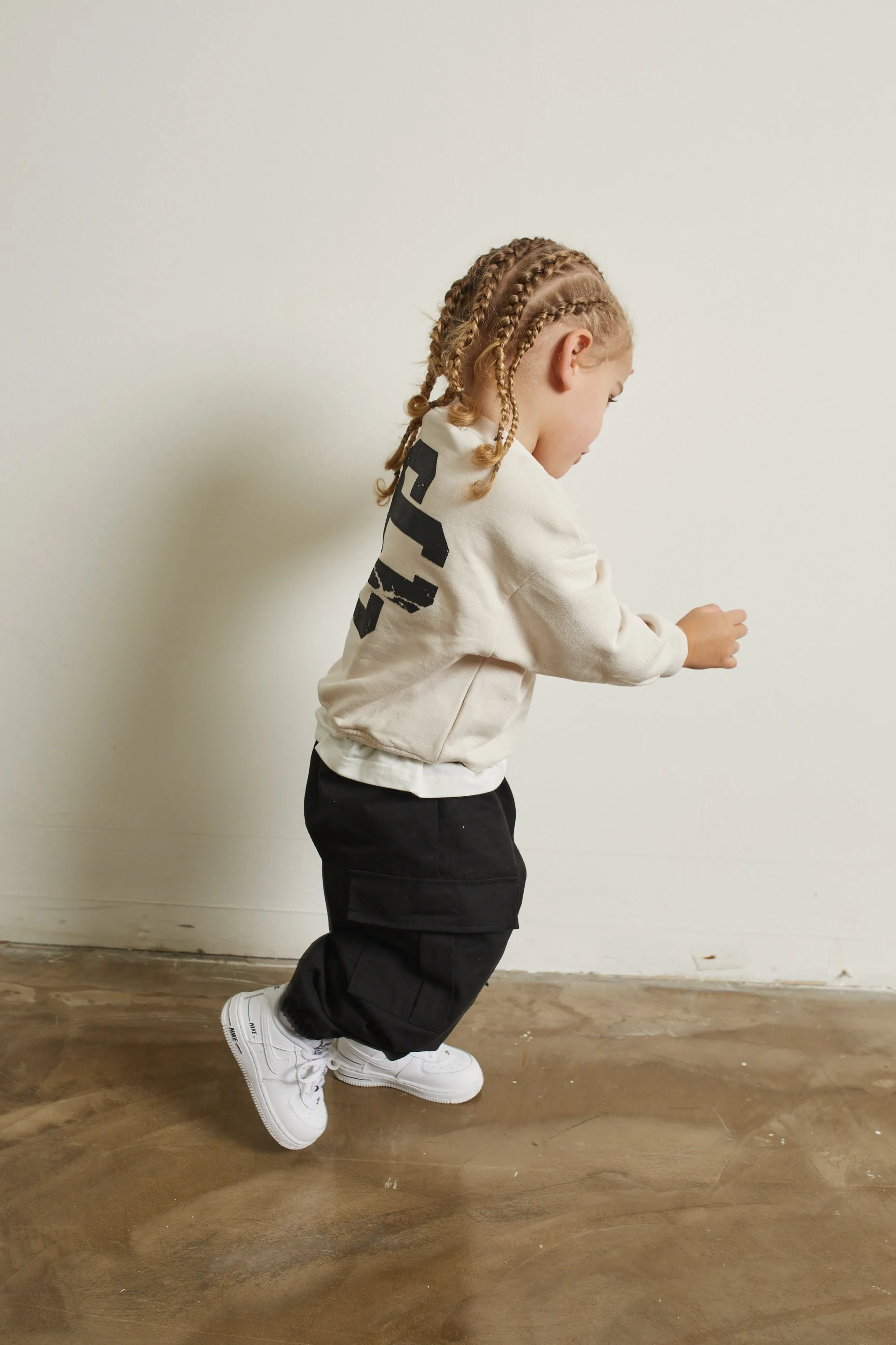KIDS CRACKED EMBLEM CREW SWEATSHIRT - OFF WHITE