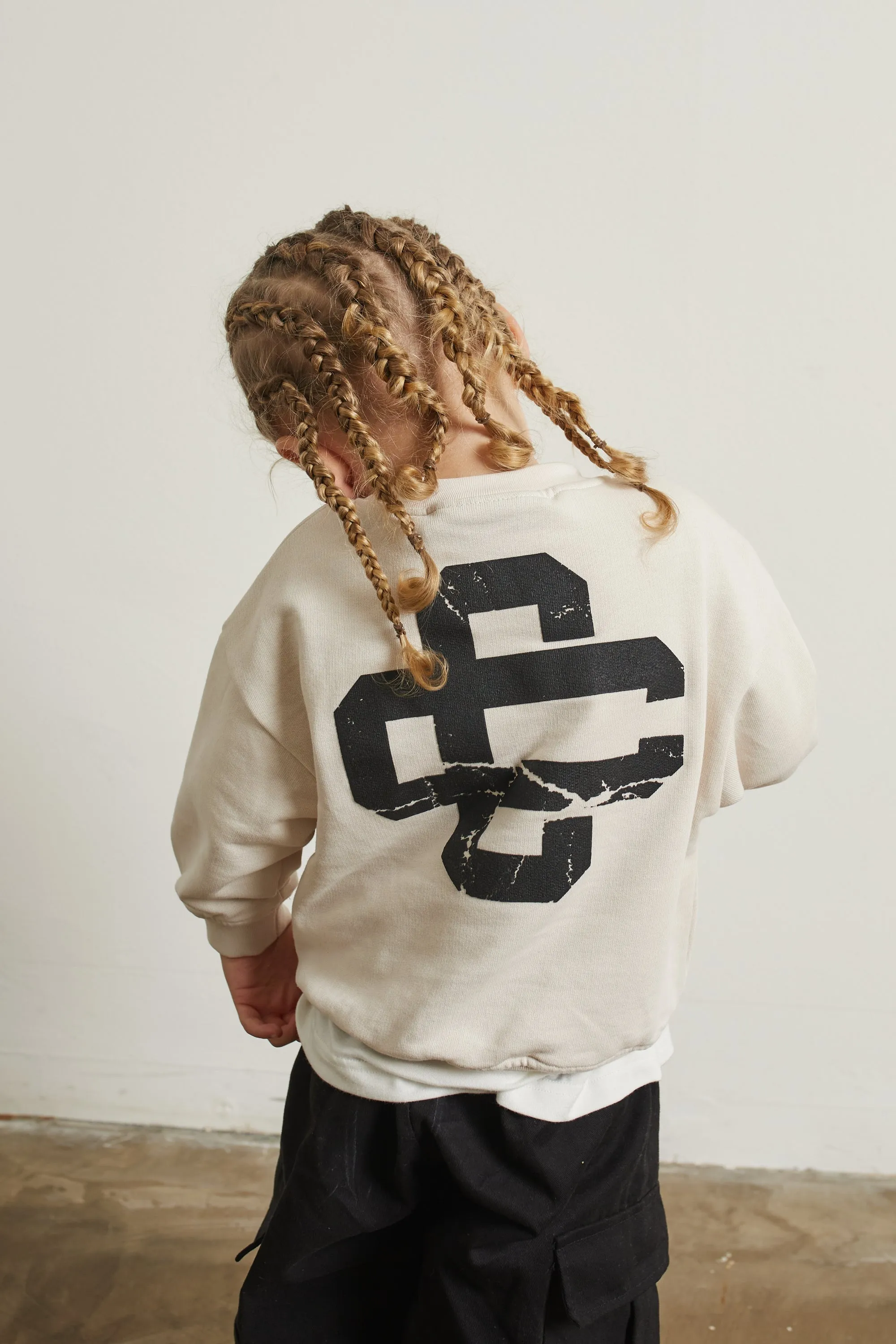 KIDS CRACKED EMBLEM CREW SWEATSHIRT - OFF WHITE