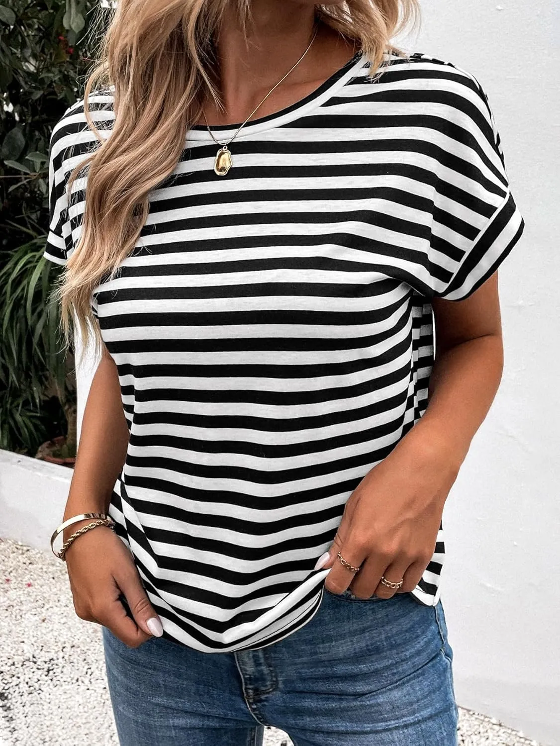 SweatyRocks Women's V-Cut Criss Cross Back Short Sleeve Tee Shirts Casual Summer Crew Neck Backless Tops